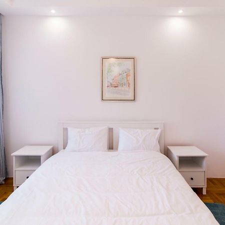 Grove Apartment + Free Parking Novi Sad Eksteriør billede
