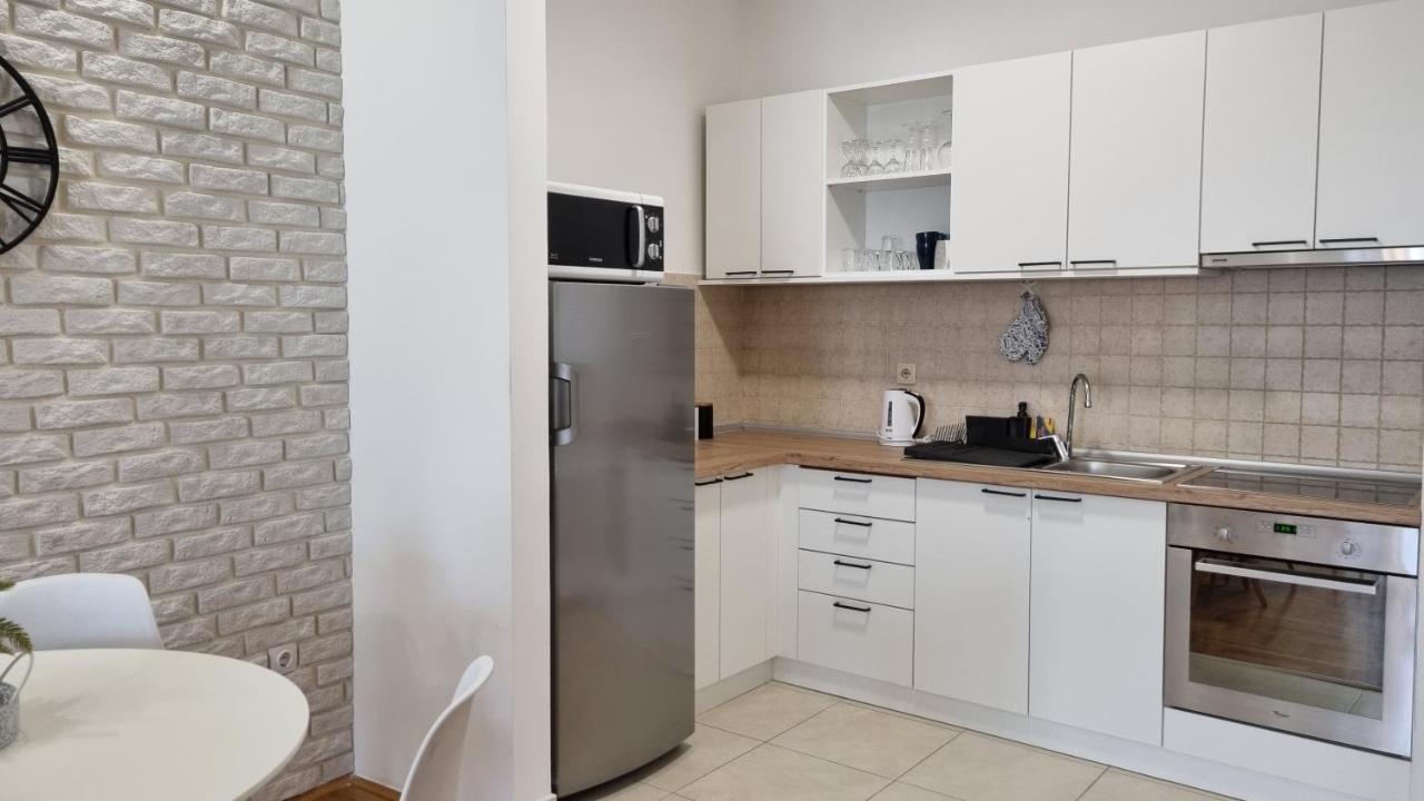 Grove Apartment + Free Parking Novi Sad Eksteriør billede