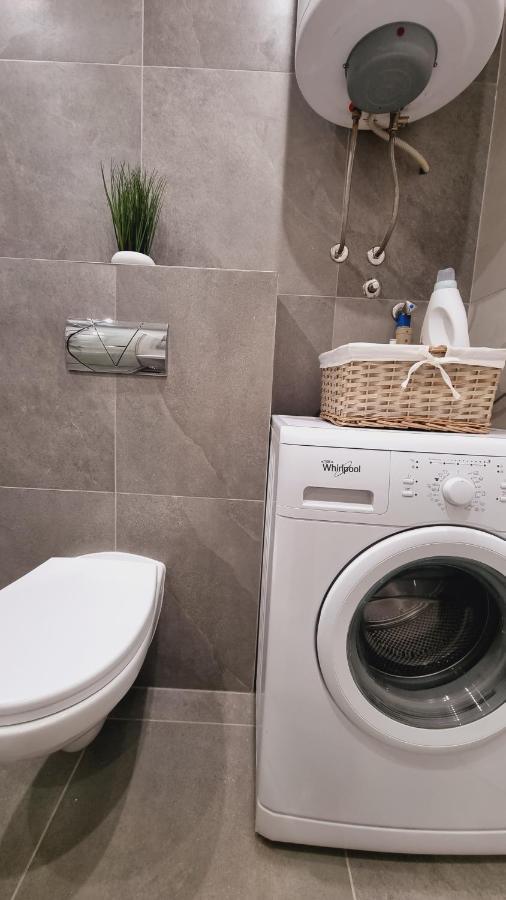Grove Apartment + Free Parking Novi Sad Eksteriør billede