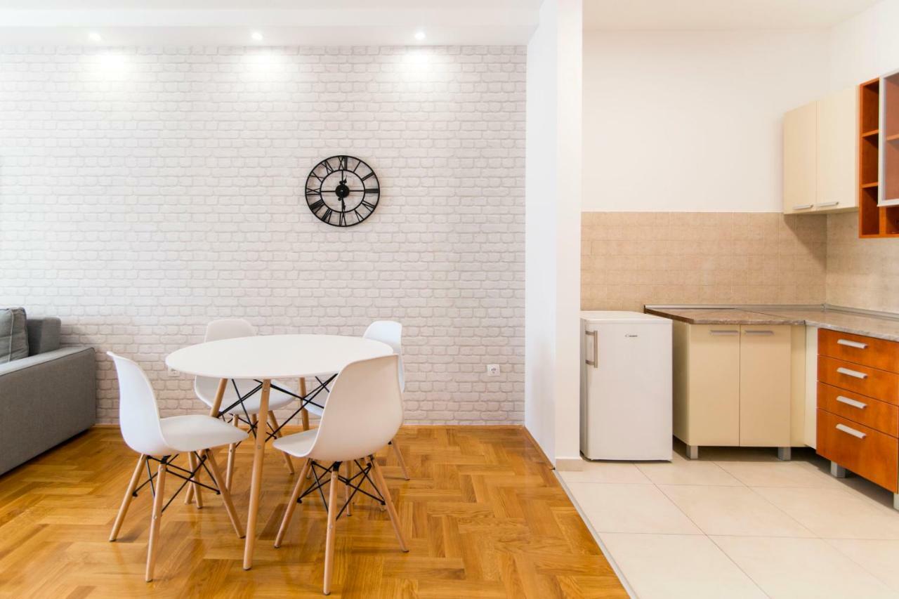 Grove Apartment + Free Parking Novi Sad Eksteriør billede