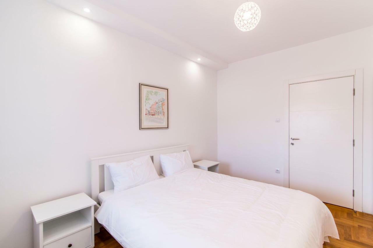 Grove Apartment + Free Parking Novi Sad Eksteriør billede