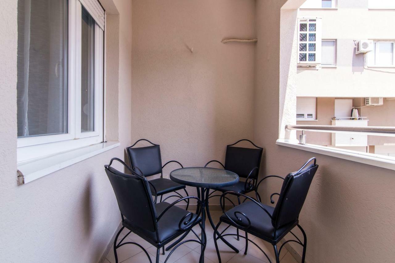 Grove Apartment + Free Parking Novi Sad Eksteriør billede